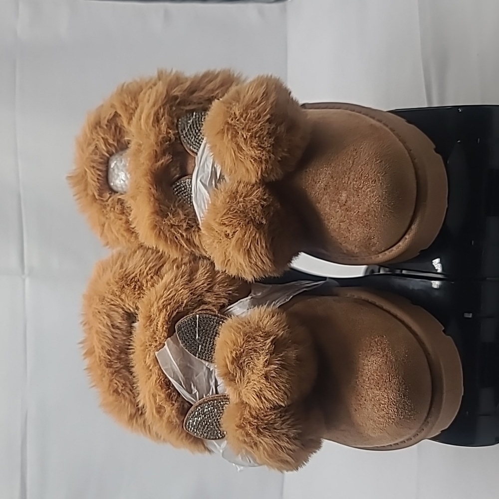 NWOT Rouge Rhinestone kitten pom across top boots
